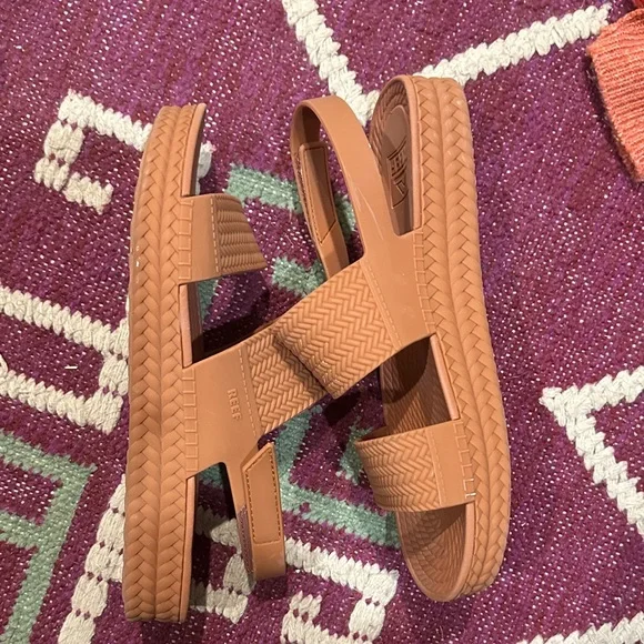 Reef Coral Sandals - Picture 4 of 4